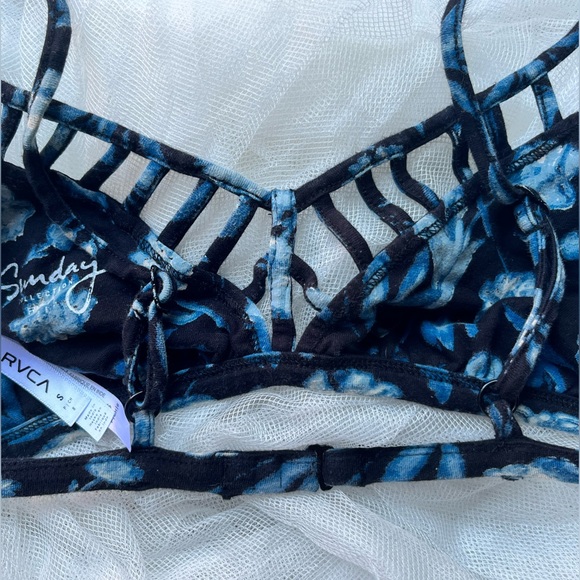 RVCA Sunday Bralette with rear metal clasp - Picture 4 of 4